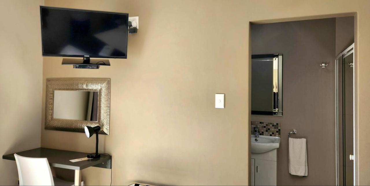 Green Kalahari Guesthouse Апингтон Экстерьер фото