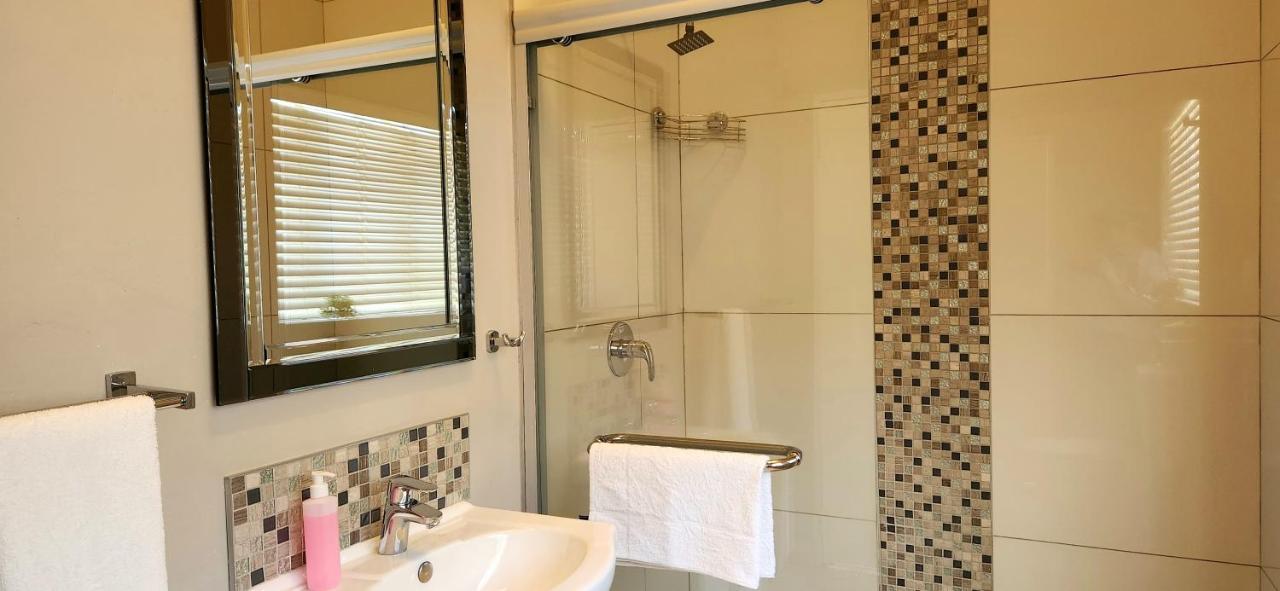 Green Kalahari Guesthouse Апингтон Экстерьер фото