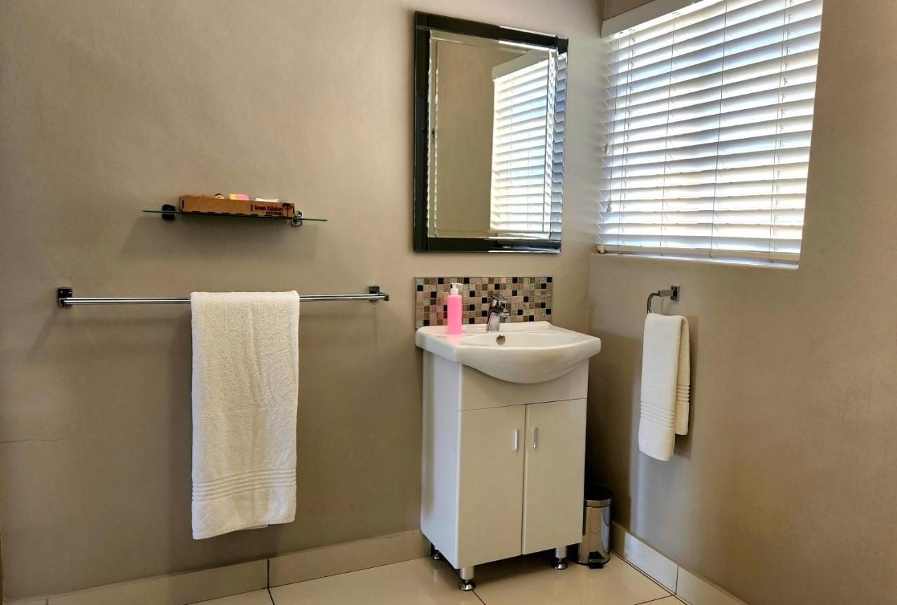 Green Kalahari Guesthouse Апингтон Экстерьер фото